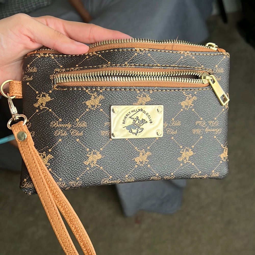 Small purse. Never used, just been up in my closet
